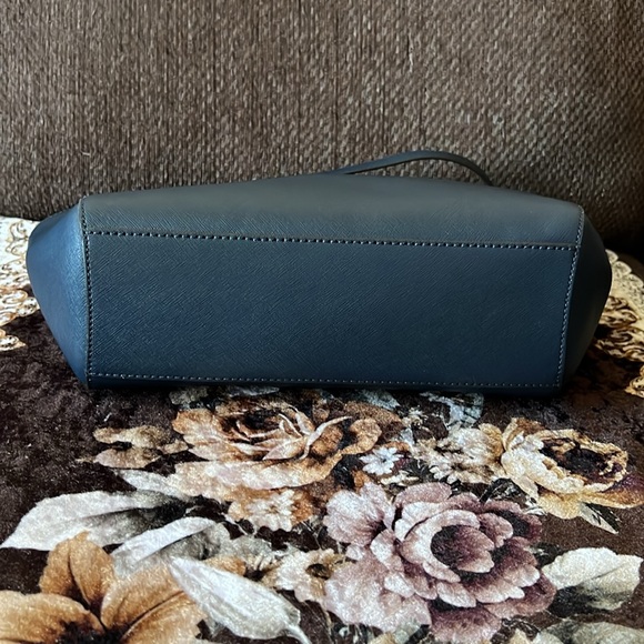 MICHAEL KORS Navy Blue Leather Jet Set Travel Gold-Tone Hardware Tote Handbag - Picture 12 of 16